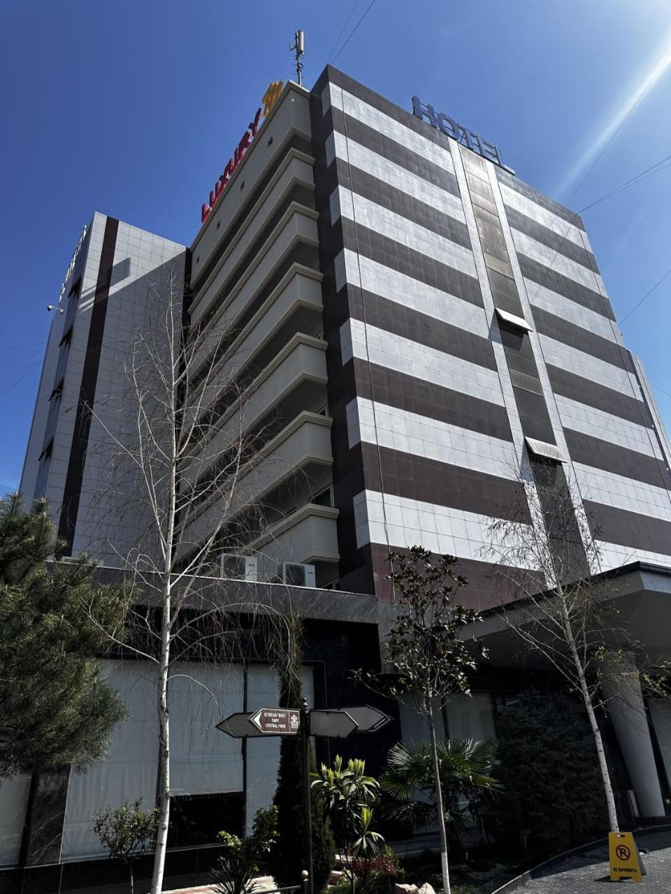 Ziyorat Luxury Hotel Fergana Exterior foto