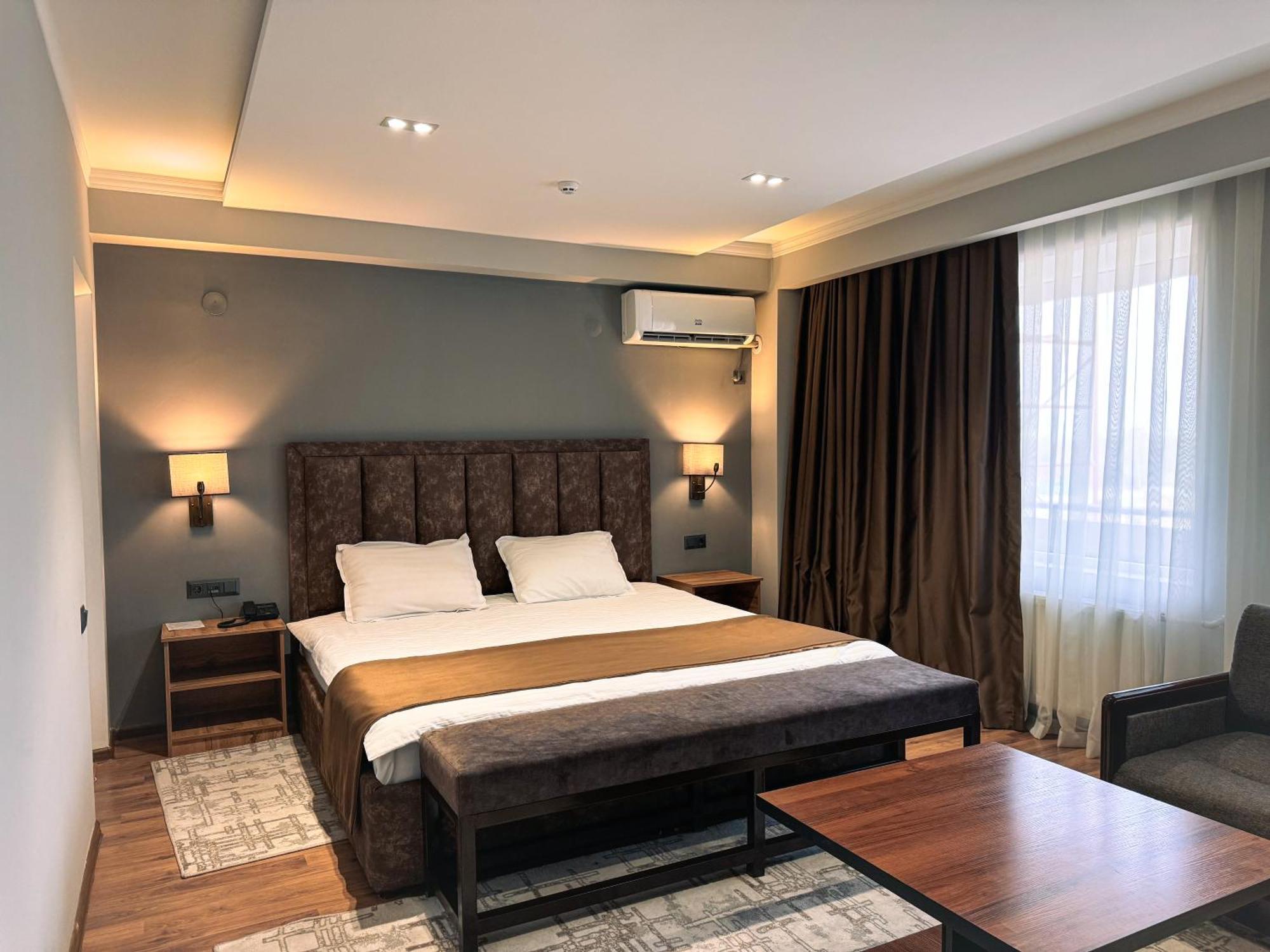 Ziyorat Luxury Hotel Fergana Exterior foto