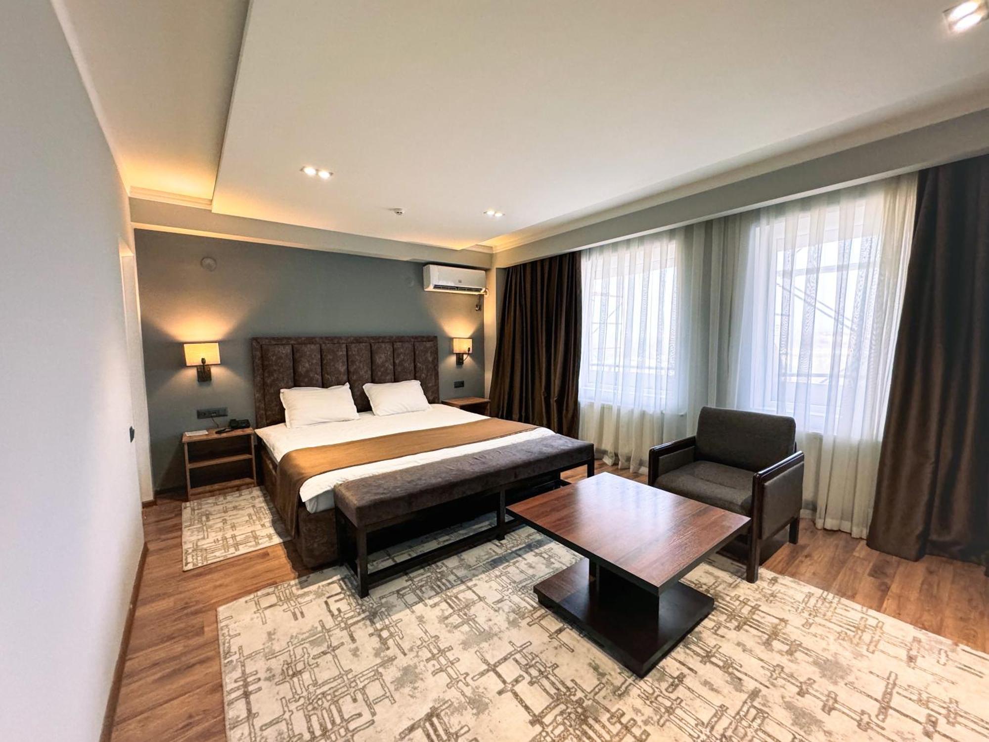 Ziyorat Luxury Hotel Fergana Exterior foto