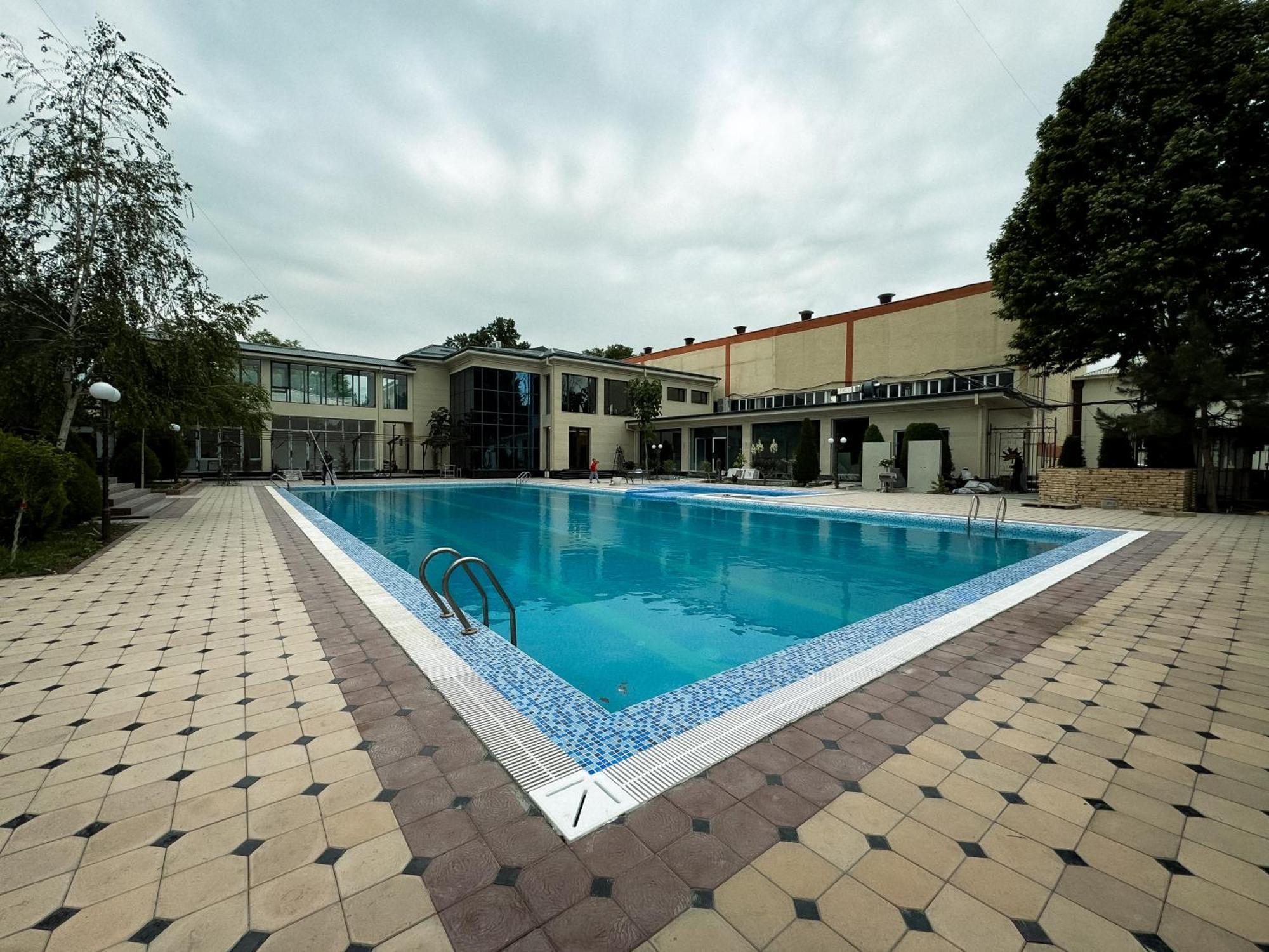 Ziyorat Luxury Hotel Fergana Exterior foto