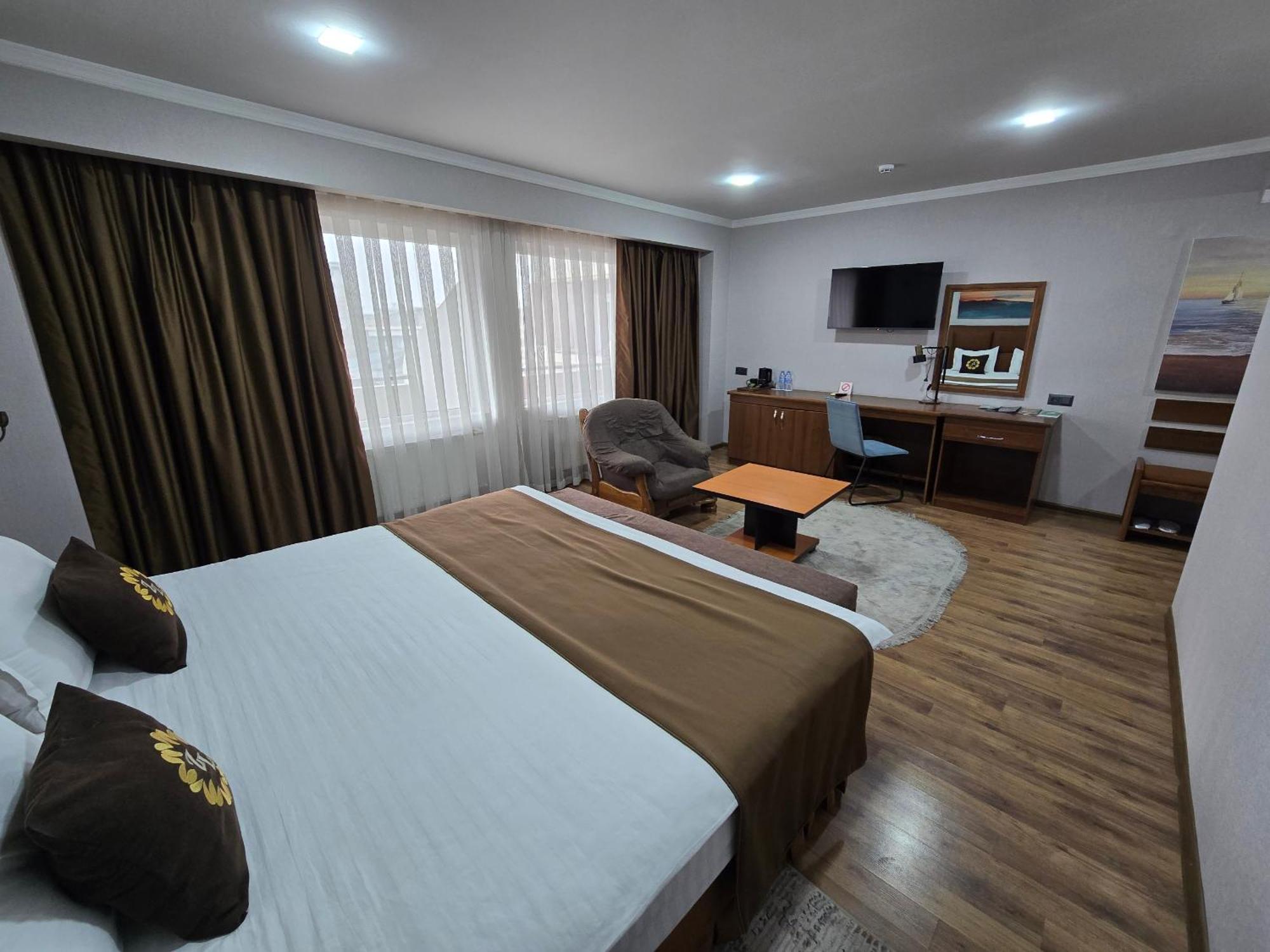 Ziyorat Luxury Hotel Fergana Exterior foto
