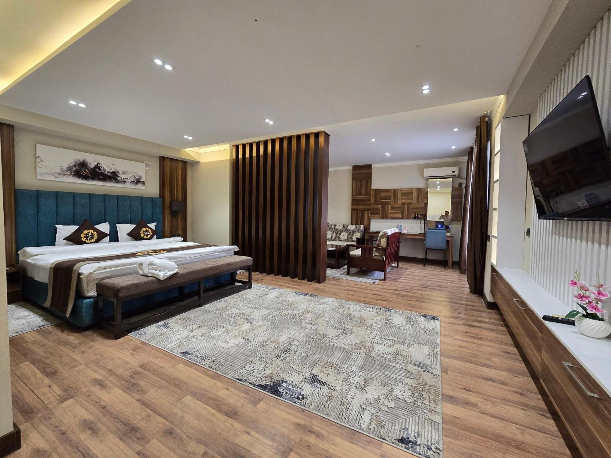Ziyorat Luxury Hotel Fergana Exterior foto