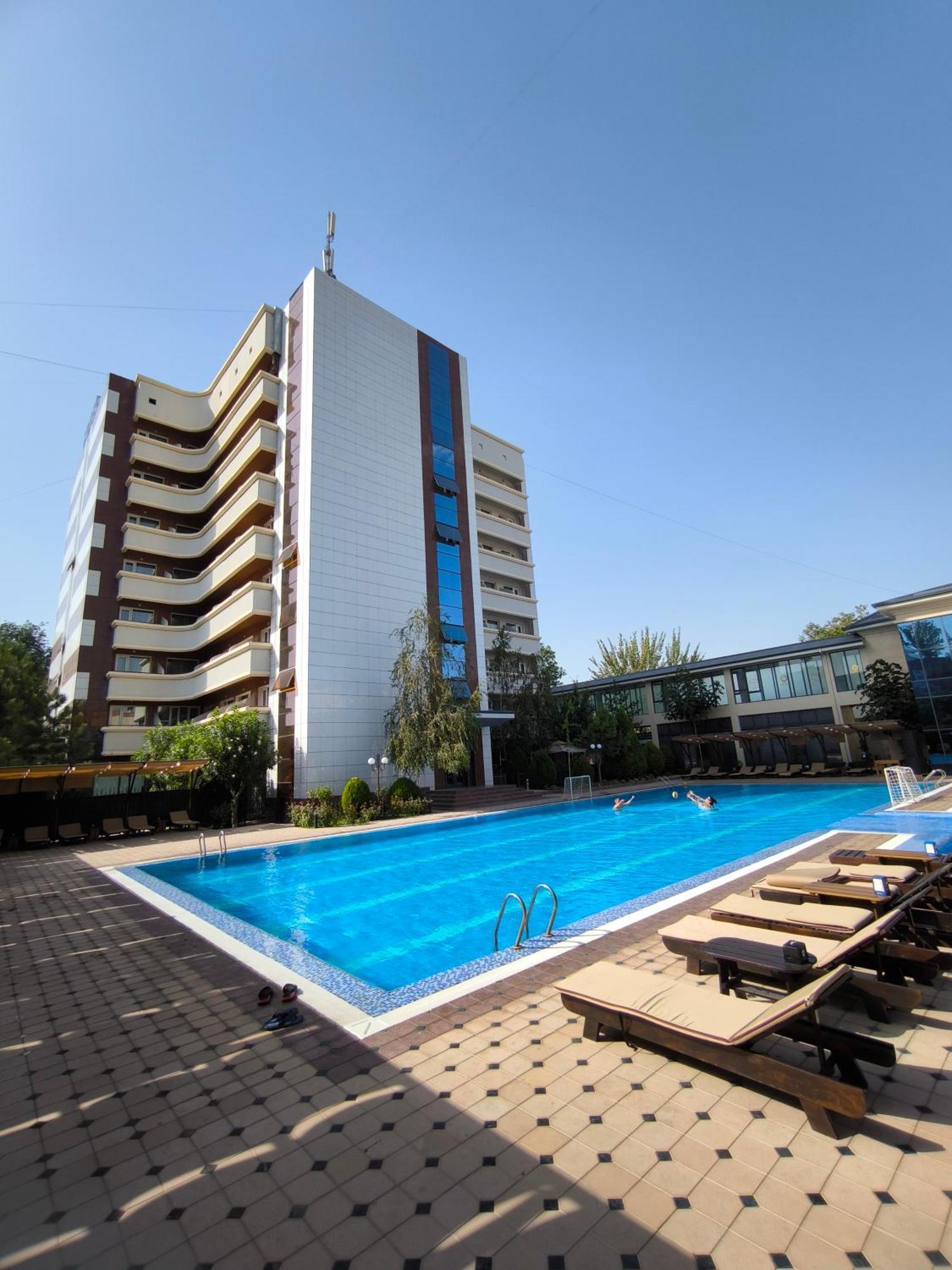 Ziyorat Luxury Hotel Fergana Exterior foto