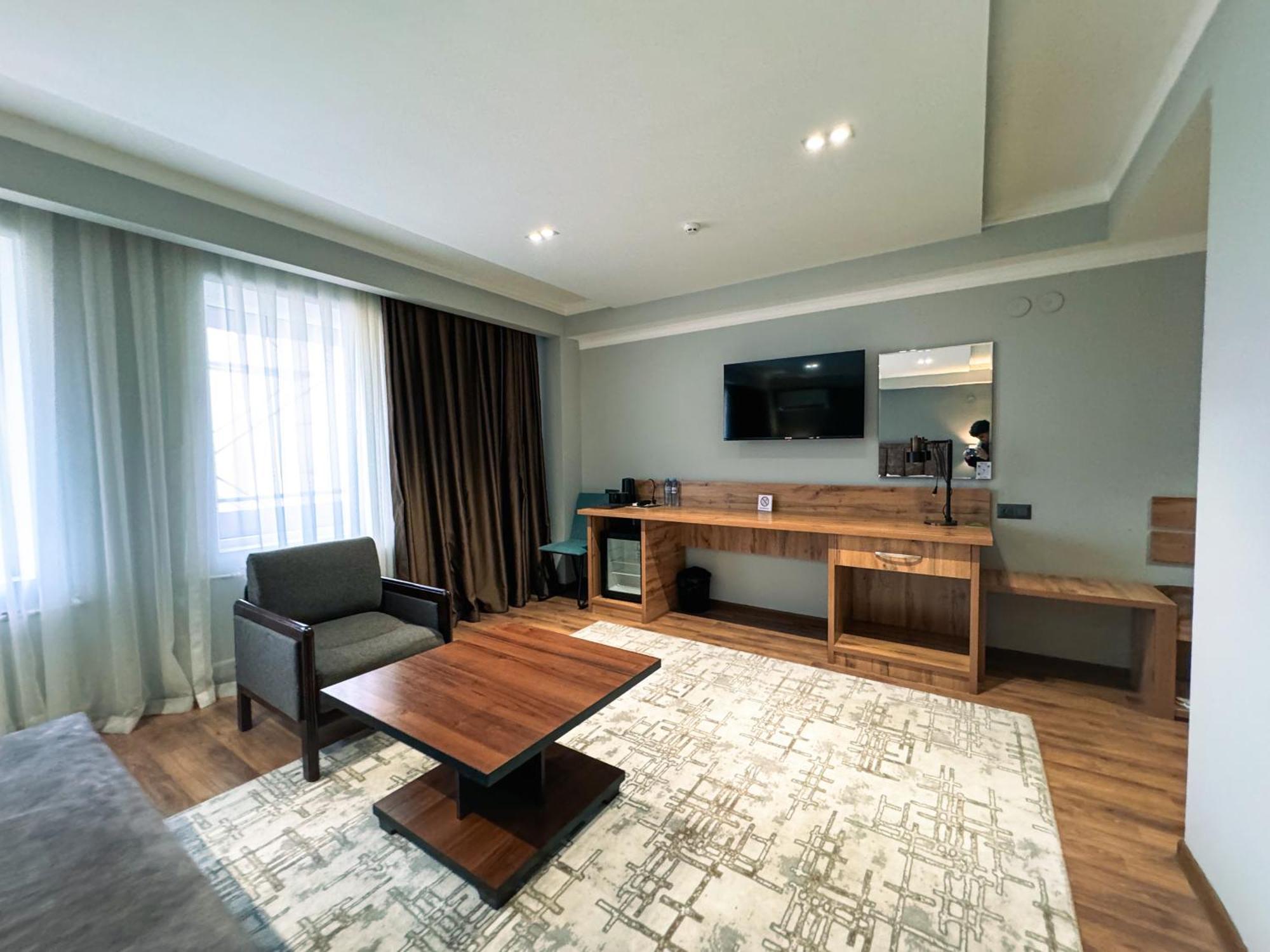 Ziyorat Luxury Hotel Fergana Exterior foto